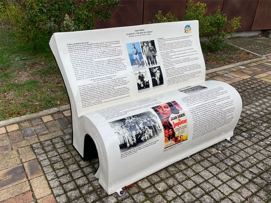 Le banc réalisé à partir du livre de Patrick Glâtre, vu de devant